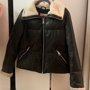 Levi’s Women Black Coat with Fur